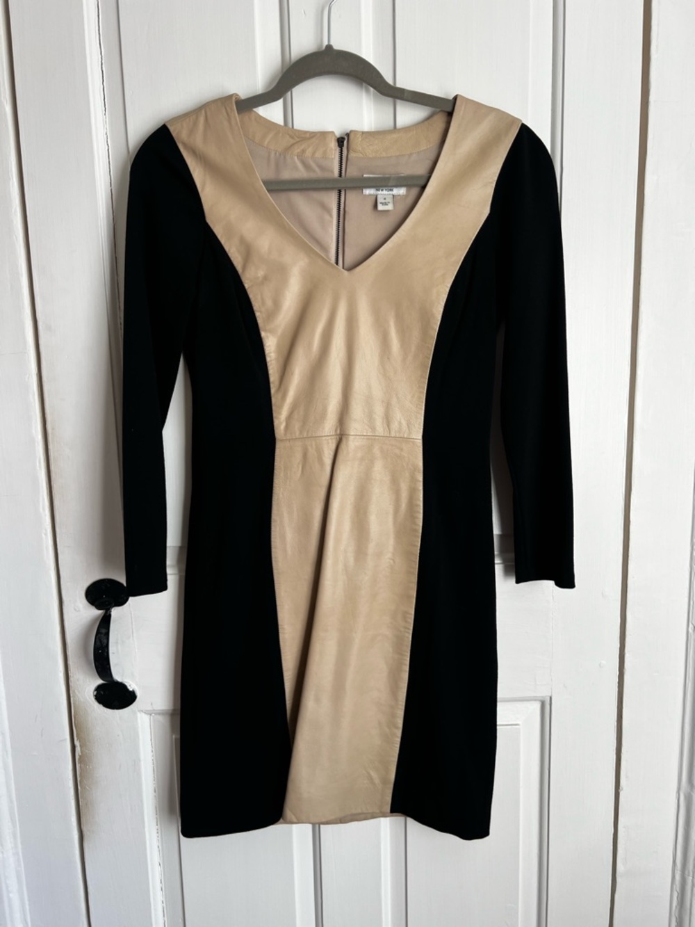 Vakko Black and Beige V-Neck 3/4 Sleeve Sheath Dress